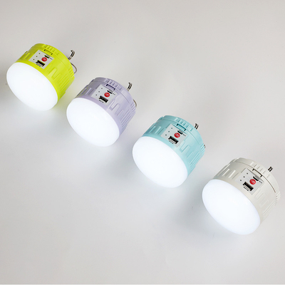 30W/50W Luz solar LED recarregável para acampamento e emergência Fluxo luminoso 900lm